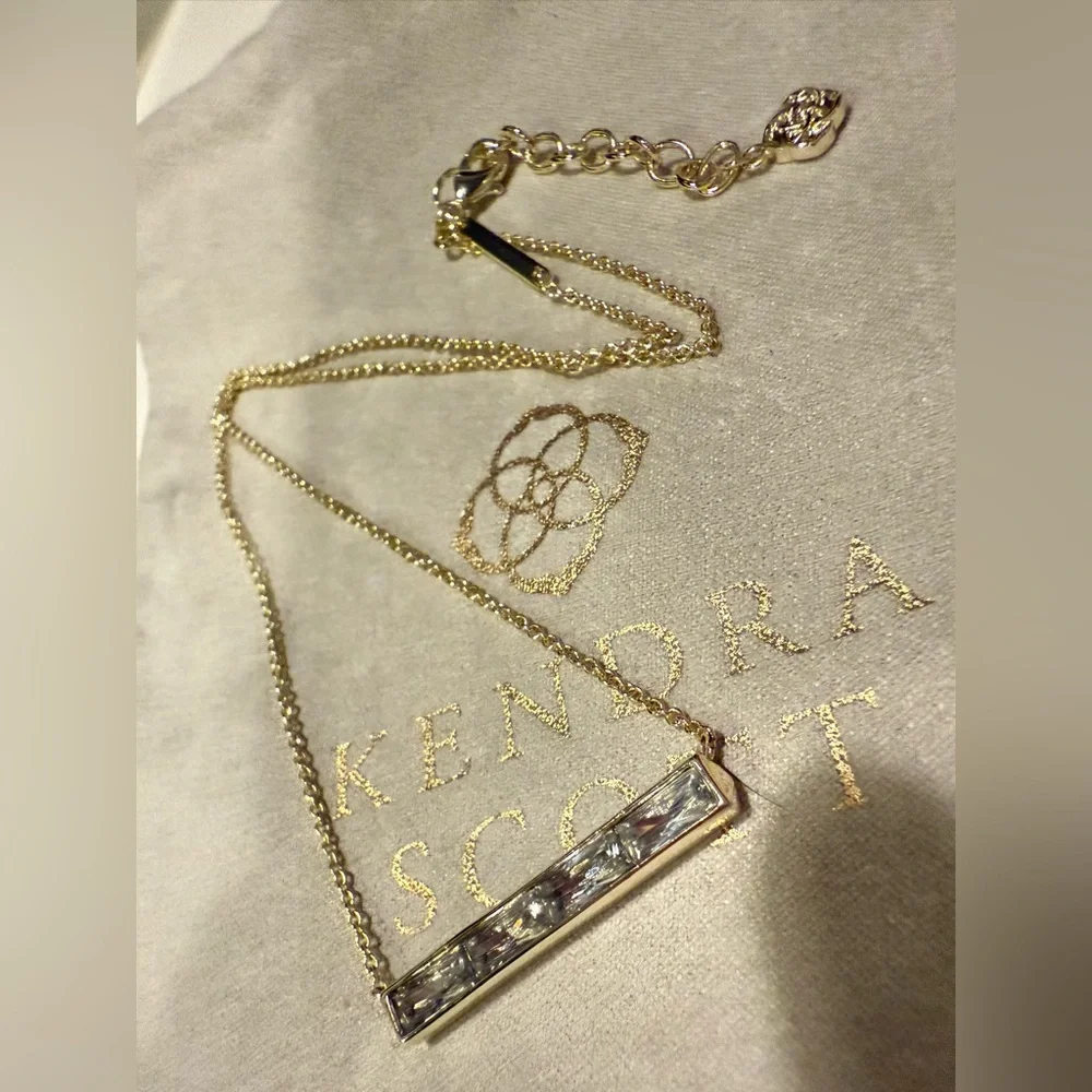 KENDRA SCOTT Jack Gold Bar Necklace in White Crystal w/ Jewelry Pouch - Picture 4 of 6